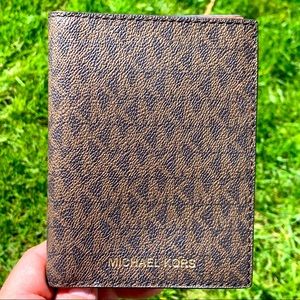 Michael Kors jet setter passport wallet